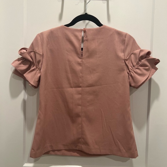 Banana Republic professional shirt/ blouse - soft pink/ mauve with ruffle sleeve - Picture 5 of 6